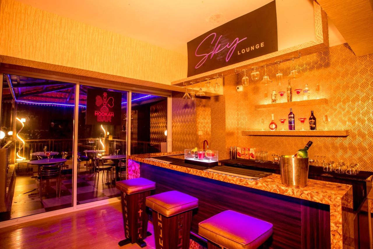 Encore Suites Goa Panaji Exteriör bild