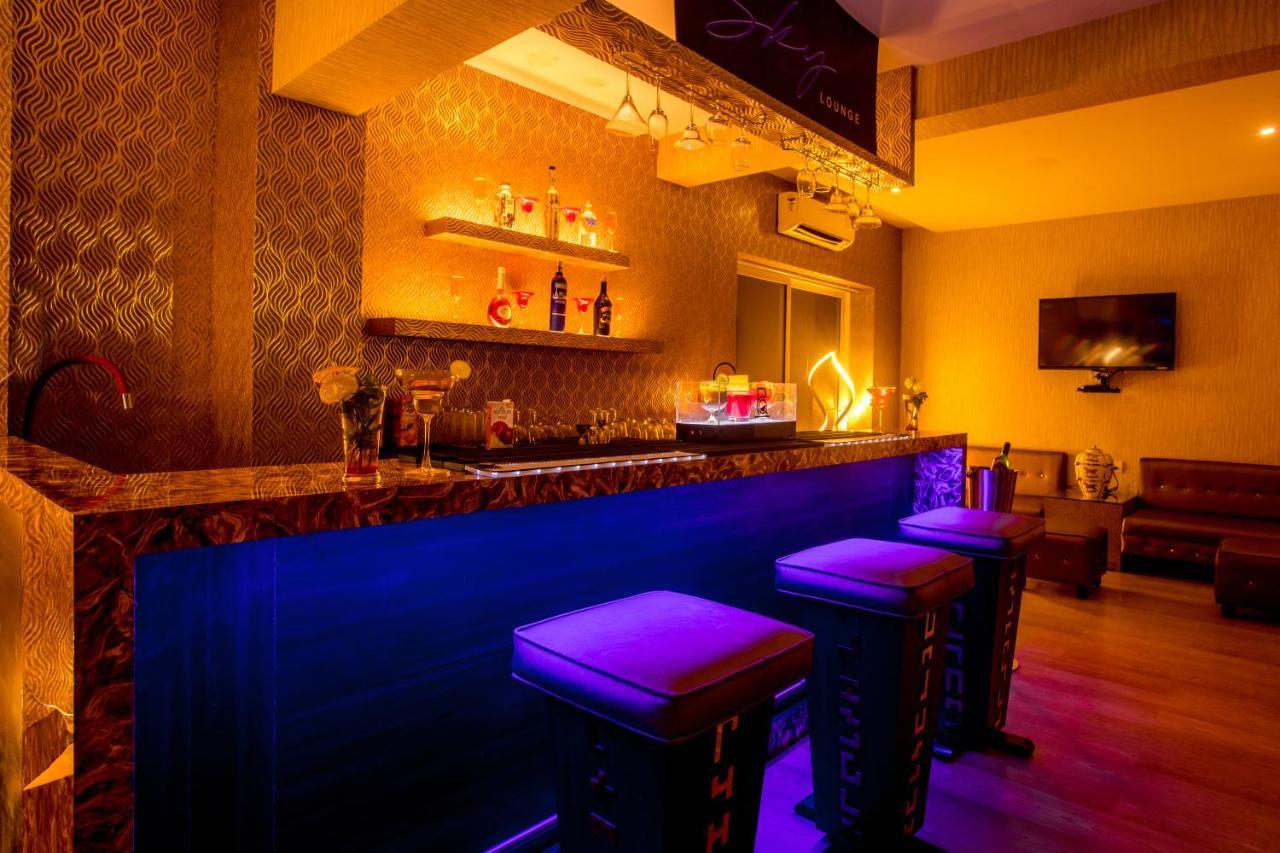 Encore Suites Goa Panaji Exteriör bild