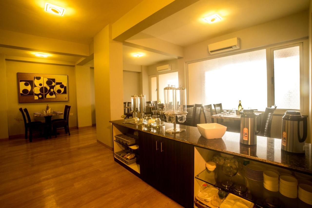 Encore Suites Goa Panaji Exteriör bild