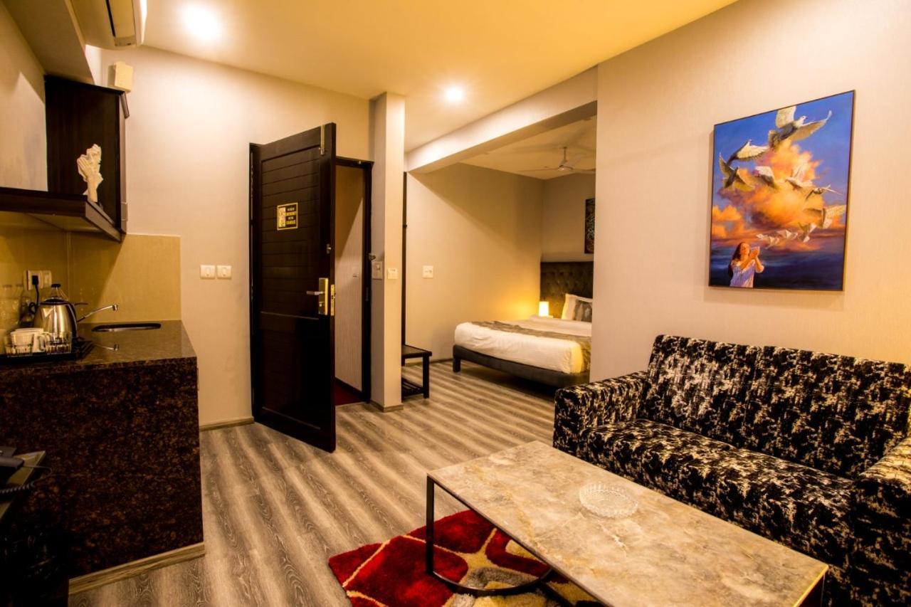 Encore Suites Goa Panaji Exteriör bild